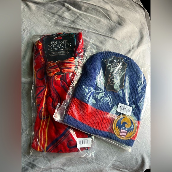 Fantastic Beasts Beanie & Scarf Macusa Bundle (NWT) - Picture 1 of 10